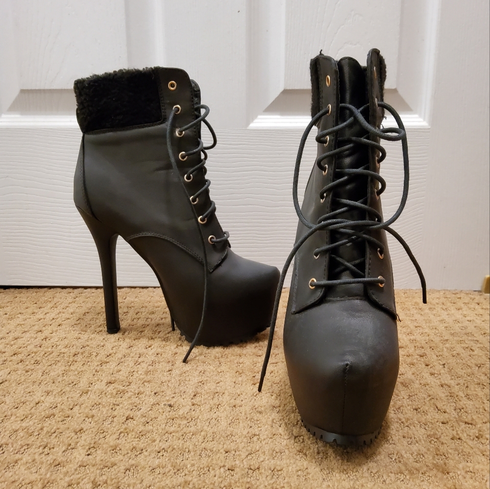 Stylish Black Lace-Up Women's Boots